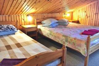 Гостевой дом Kikas Guesthouse Отепя Трехместный номер (1 двуспальная кровать + 1 односпальная кровать)-2