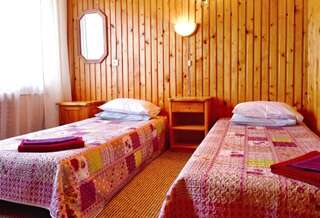 Гостевой дом Kikas Guesthouse Отепя Двухместный номер с 1 кроватью или 2 отдельными кроватями, общая ванная комната-23